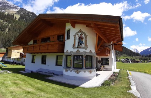 Elbigenalp Apartment | 70 m² Apartment ∙ 2 bedrooms ∙ 2 guests