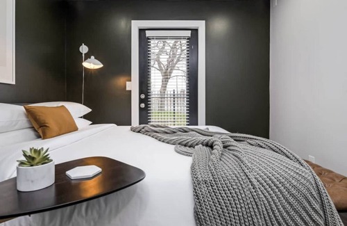 East Bank Apartment | 70 m² Apartment ∙ 2 bedrooms ∙ 6 guests
