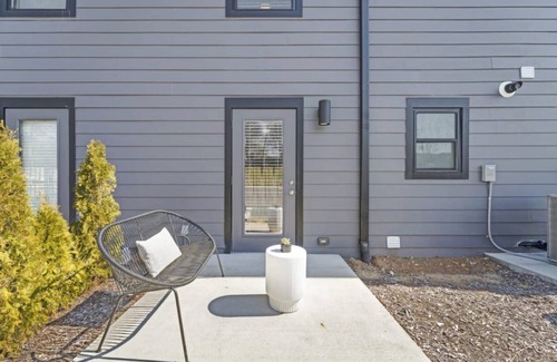 East Bank Apartment | 70 m² Apartment ∙ 2 bedrooms ∙ 6 guests