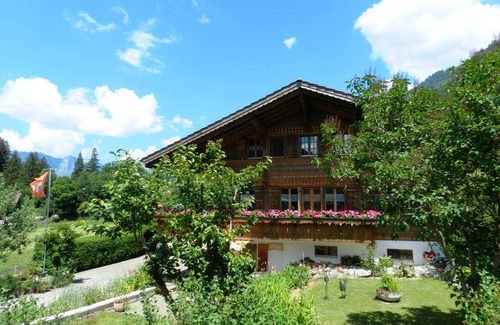 Zweisimmen Apartment | 70 m² Apartment ∙ 1 bedroom ∙ 3 guests