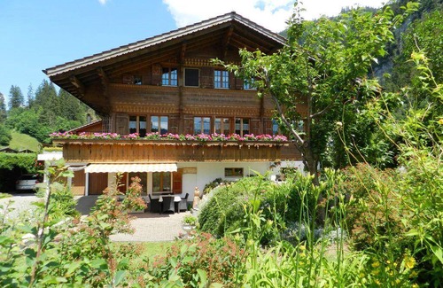 Zweisimmen Apartment | 70 m² Apartment ∙ 1 bedroom ∙ 3 guests