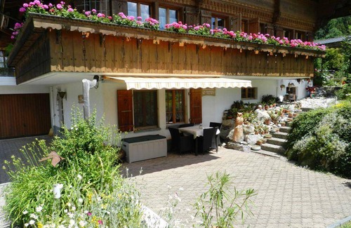 Zweisimmen Apartment | 70 m² Apartment ∙ 1 bedroom ∙ 3 guests