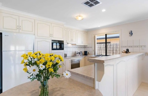 Nangkita House | 71 Blanche Pde Hindmarsh Island