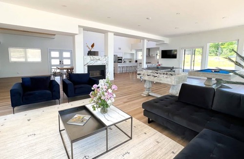 Foley House | 710 Oastler Lake Summ