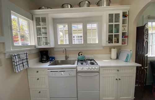 Union Pier Cottage | 75 Paces to Beach Stairs! Walk to Whistle Stop Deli/Bakery and Roadhouse Diner