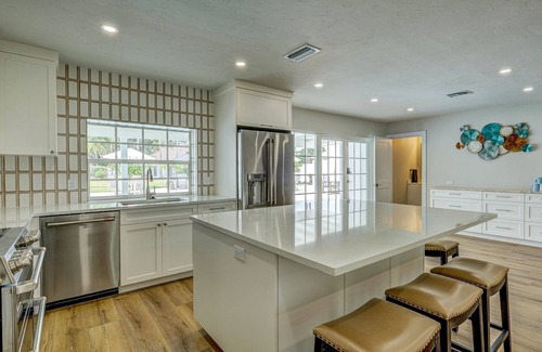 Palma Sola House | 75 Palms! 8 Bedroom Home by RedAwning