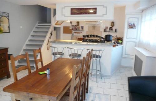 Noyon Apartment | 75 sqm Noyon; independant house