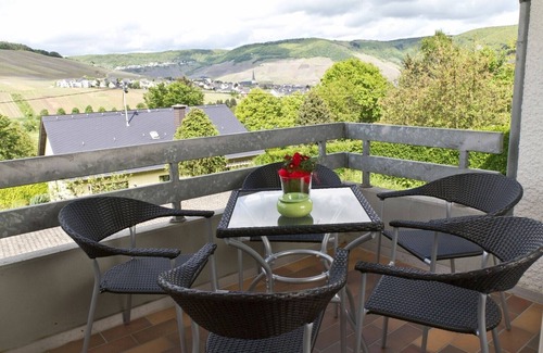 Andel Condo | 76 sqm Large apartment with balcony and panoramic views over Bernkastel