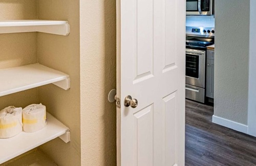 Northeast Heights Apartment | 760 On The Blvd Studio 22 overlooking Nobhill