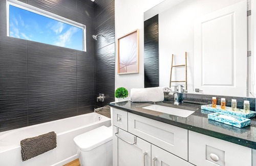 Naples Park House | 789 Charming Beach-Villa w Large Heated Saltwater pool in marvelous Naples Park