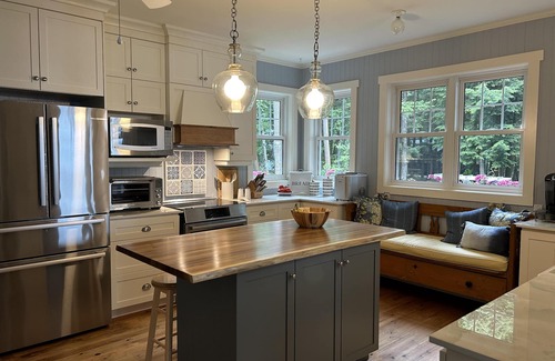 Muskoka Lakes Cottage | 7Bed, 5Bath Cottage + 2Bed/1Bath Boat House on Lake Joseph!