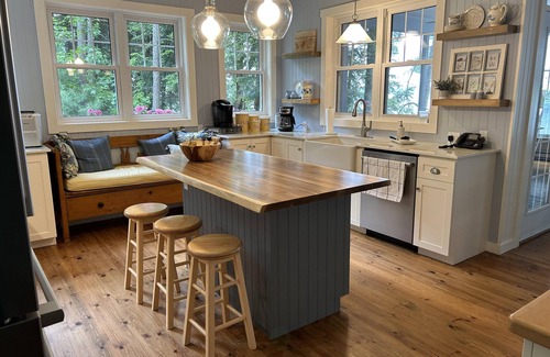 Muskoka Lakes Cottage | 7Bed, 5Bath Cottage + 2Bed/1Bath Boat House on Lake Joseph!