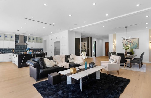 Encino House | 7bed, 6 bath house with pool & jacuzzi, fitness room in terrific Los Angeles