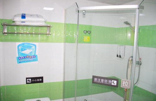 Wuchang Hotel | 7Days Inn Wuchang Railway Subway Station