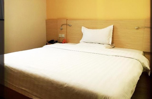 Honghuagang District Hotel | 7Days Inn ZunYi Railway Station