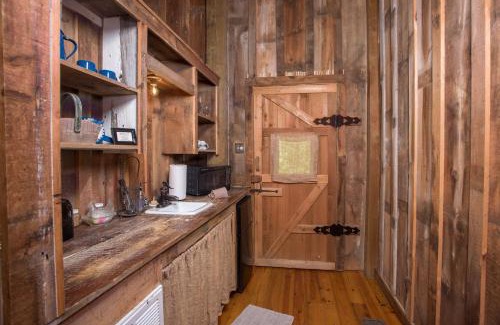Wellborn Bed & Breakfast | 7F Lodge and Events