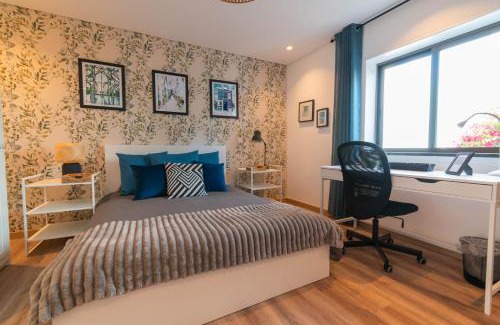 Santo Antonio dos Olivais House | 7Min to Uni Sé-Velha - AC - Work Desk - 300MBs WiFi - Suite 5