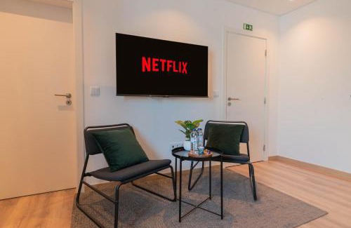 Santo Antonio dos Olivais House | 7Min to Uni Sé-Velha - AC - Work Desk - 300MBs WiFi - Suite 5