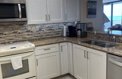 Daytona Beach Condo | 7th Floor End Unit - Right on the Beach