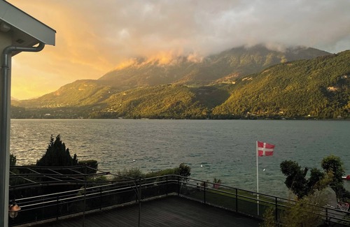 Bredannaz Apartment | 8-bed waterfront apartment on Lake Annecy