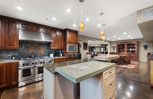 North Scottsdale House | 8 Bedroom | Game Room | Gym | Spa | Heated Pool