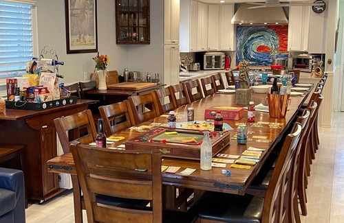 North Beach Haven House | 8+ Bedroom Home 3rd off Beach with Ocean & Bay View HotTub +