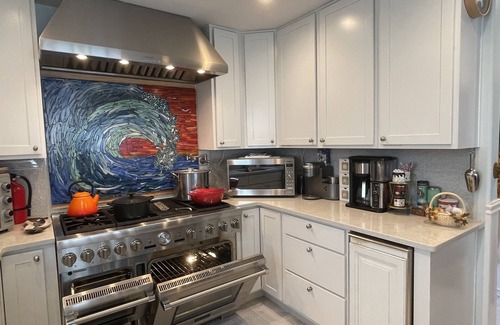 North Beach Haven House | 8+ Bedroom Home 3rd off Beach with Ocean & Bay View HotTub +