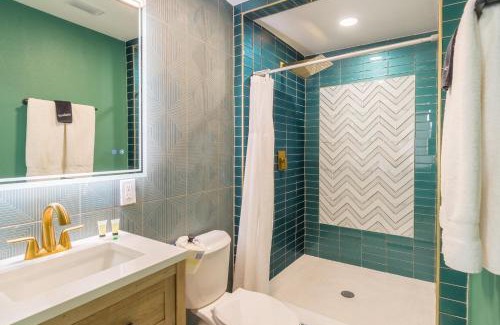 Smith's Memento House | 8 Beds! Steps 2 Ocean Center Cowboy Pool Beach