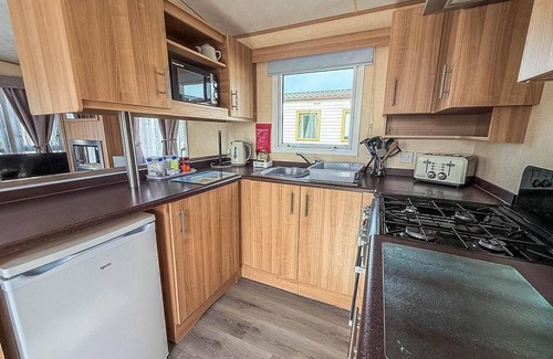Louth House | 8 berth caravan with WiFi at Sunnydale Park in Skegness ref 35220KC