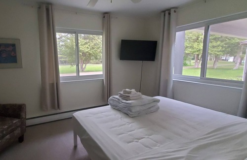 Applegate Resort | 8 Cottages with - The Perfect Beachfront Property for LARGE groups