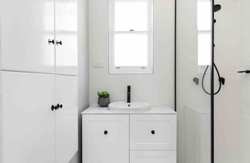 Narrabundah Apartment | 8 Guest, Netflix, Wifi and Gardens - Bunda House