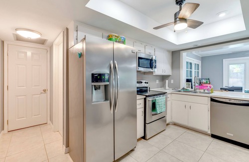 Town and River House | 8 Mi to Fort Myers Beach: Poolside Paradise!