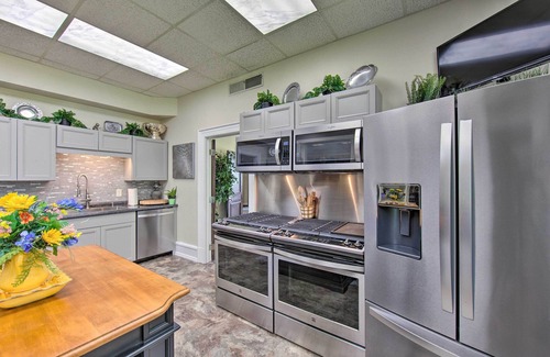 Annville House | 8 Mi to Hersheypark: Luxe Manor in Annville