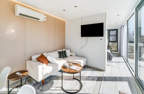 Valley View Apartment | 8 Mi to Lake Access Futuristic Capsule Hideaway!