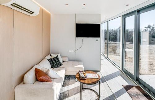 Valley View Apartment | 8 Mi to Lake Access Futuristic Capsule Hideaway!