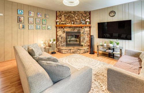 Streamwood House | 8 Mi to Nature Center Streamwood Gem with Yard!