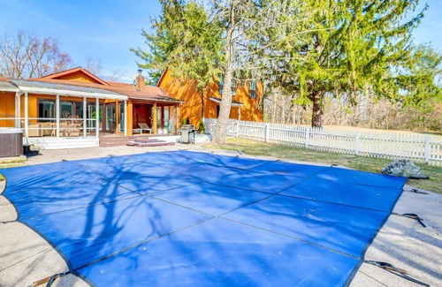 Mount Pocono House | 8 Mi to Slopes Family Escape with Hot Tub in Cresco