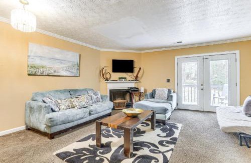 Lithonia House | 8 Mi to Stone Mountain Quiet Getaway with Deck