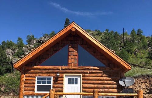 Rapid City Cabin | 8 miles to Mount Rushmore - Sleeps 2 to 6