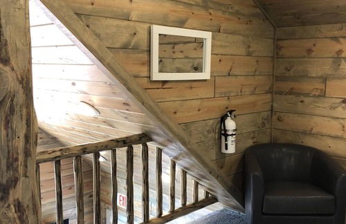 Rapid City Cabin | 8 miles to Mount Rushmore - Sleeps 2 to 6