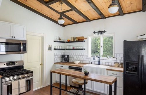 Claverack-Red Mills House | 8 Min To Hudson! Newly Renovated Home w/Yard