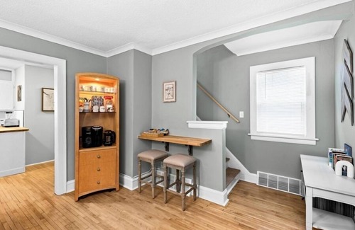 Superior House | 8 Minutes to Duluth, Craft District, Bayfront Park. Dog-Friendly!