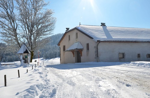 Les Moussieres Cottage | 8 pers rental Gite Haut Jura The barns of the red cross