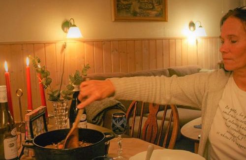 Sifjord House | 8 person holiday home in Kaldfarnes