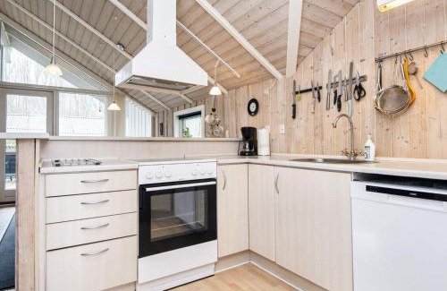 Pøt Strandby House | 8 person holiday home in Juelsminde-By Traum