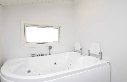 Hals House | 8 person holiday home in Hals