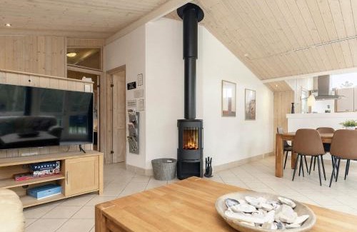 Nørre Lyngby House | 8 person holiday home in Løkken-By Traum