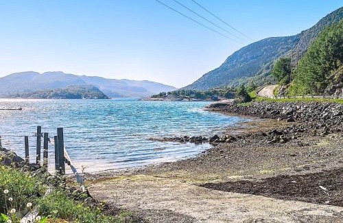 Afjord House | 8 person holiday home in Revsnes