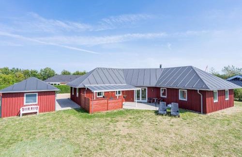 Skaven Strand House | 8 person holiday home in Tarm