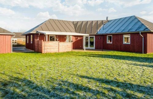 Skaven Strand House | 8 person holiday home in Tarm
